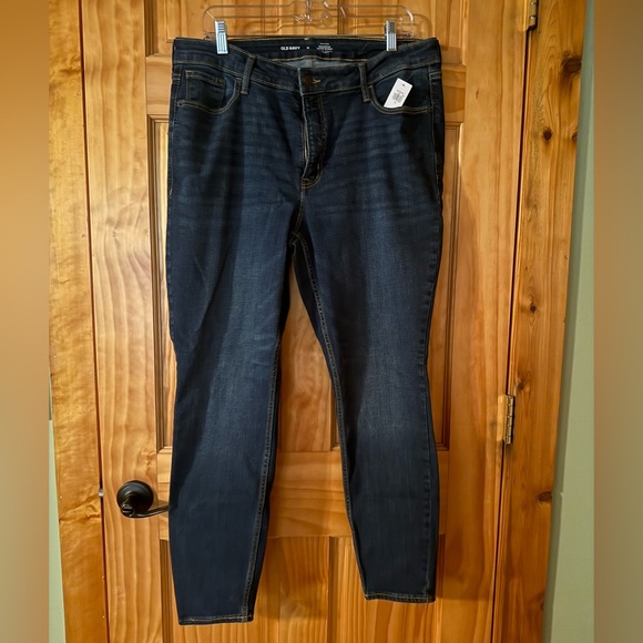 Old Navy Denim - Women’s Old Navy High Rise Rockstar Super Skinny Jeans Size 16